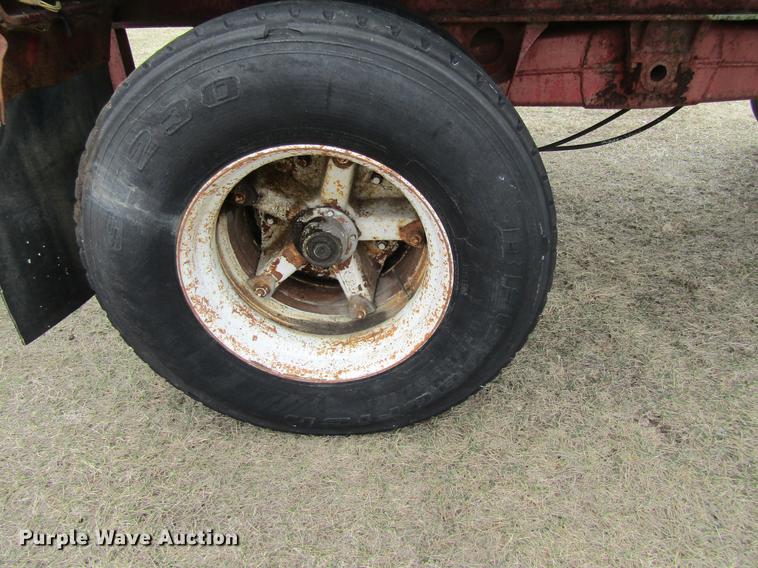 image for item DA3577 1974 Trailmobile flatbed trailer