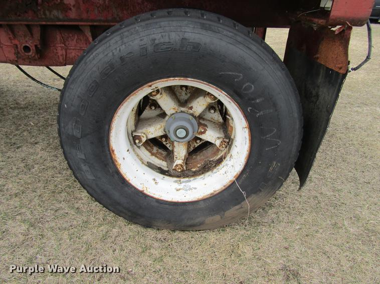 image for item DA3577 1974 Trailmobile flatbed trailer