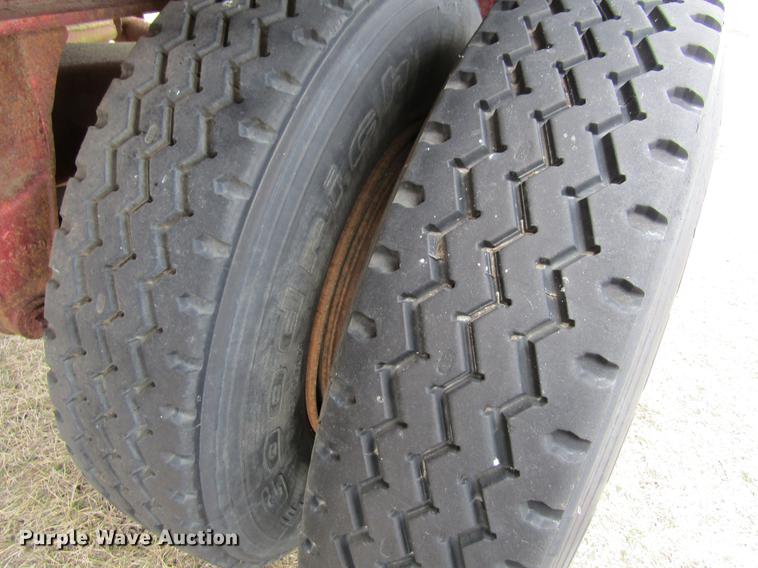 image for item DA3577 1974 Trailmobile flatbed trailer