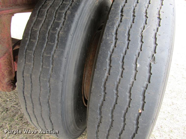 image for item DA3577 1974 Trailmobile flatbed trailer