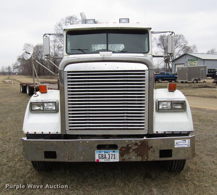 image for item DA3579 2000 Freightliner FLD120SD semi truck