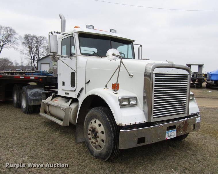 image for item DA3579 2000 Freightliner FLD120SD semi truck