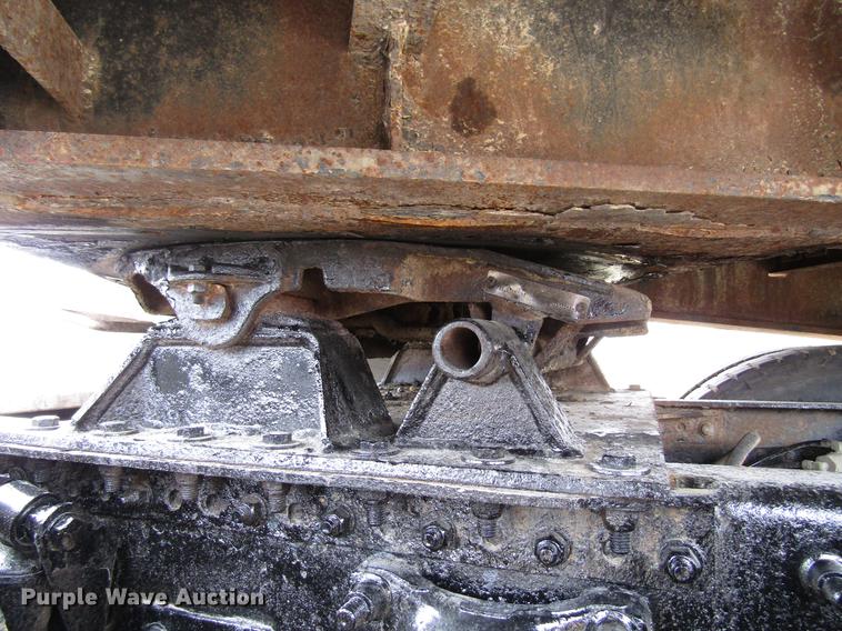 image for item DA3579 2000 Freightliner FLD120SD semi truck