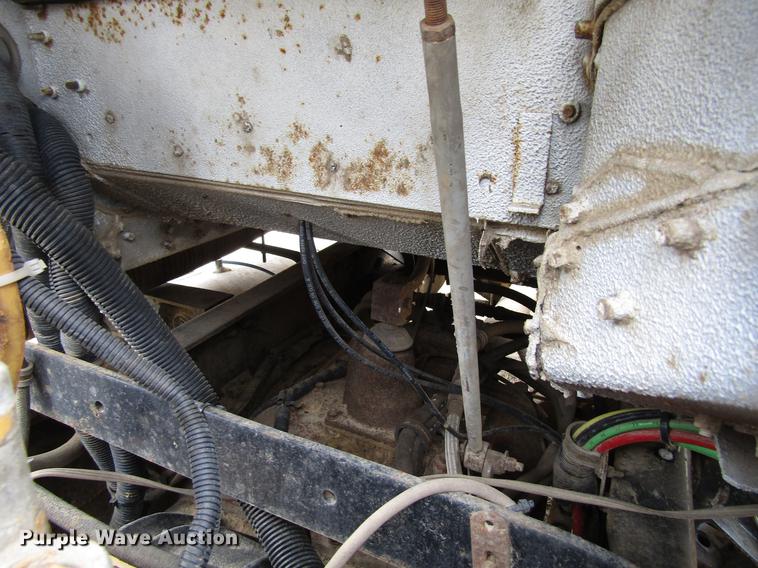 image for item DA3579 2000 Freightliner FLD120SD semi truck