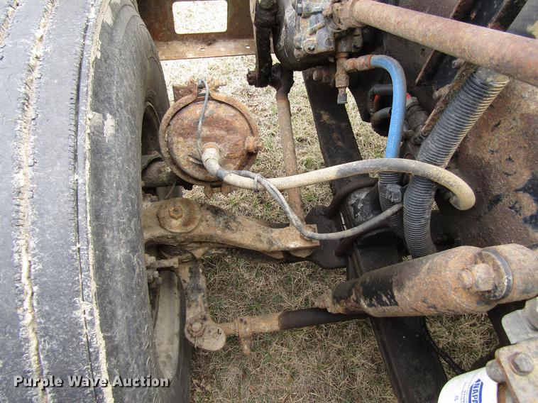 image for item DA3579 2000 Freightliner FLD120SD semi truck