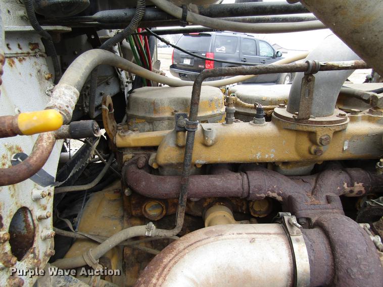 image for item DA3579 2000 Freightliner FLD120SD semi truck