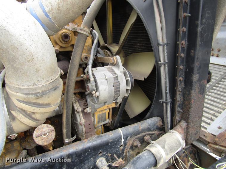 image for item DA3579 2000 Freightliner FLD120SD semi truck