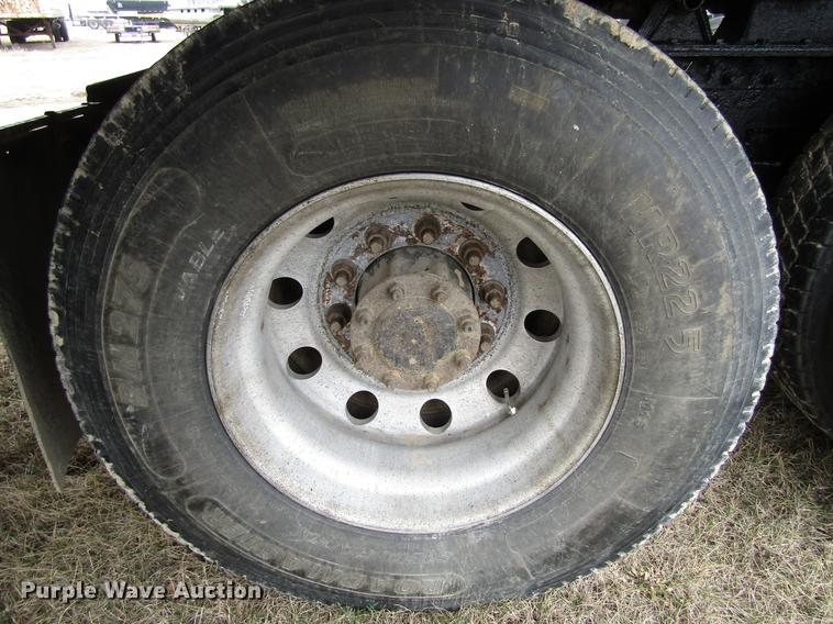 image for item DA3579 2000 Freightliner FLD120SD semi truck