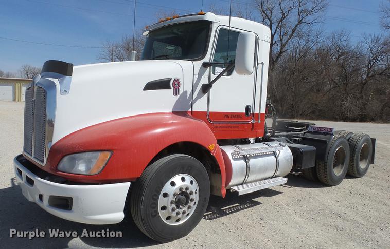 image for item DC0716 2014 Kenworth T660 semi truck