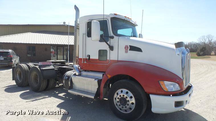 image for item DC0716 2014 Kenworth T660 semi truck