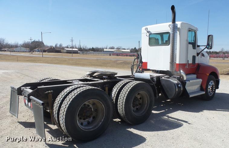 image for item DC0716 2014 Kenworth T660 semi truck