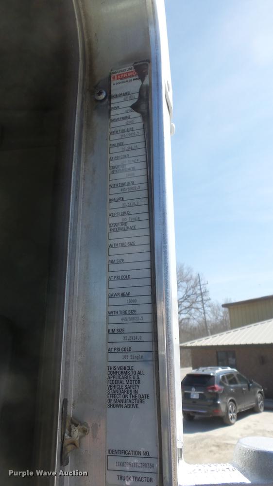 image for item DC0716 2014 Kenworth T660 semi truck