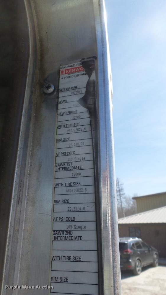 image for item DC0716 2014 Kenworth T660 semi truck