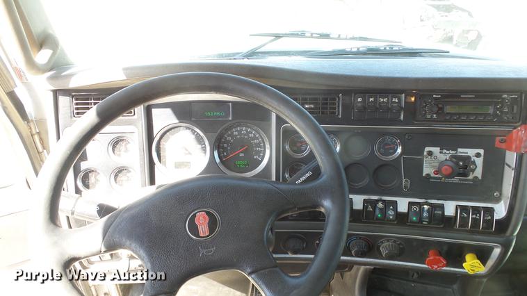 image for item DC0716 2014 Kenworth T660 semi truck
