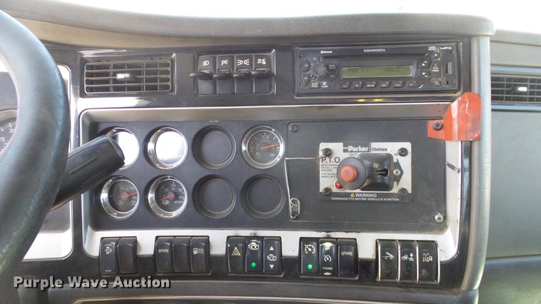 image for item DC0716 2014 Kenworth T660 semi truck