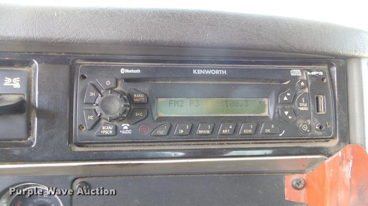 image for item DC0716 2014 Kenworth T660 semi truck