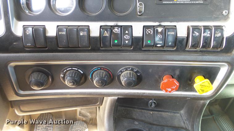 image for item DC0716 2014 Kenworth T660 semi truck
