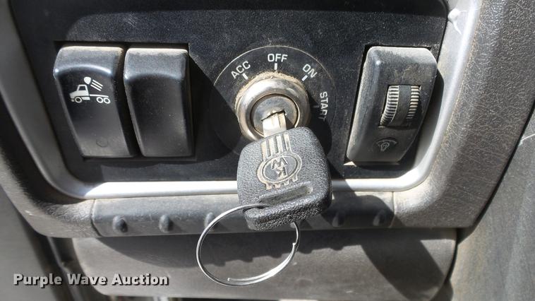 image for item DC0716 2014 Kenworth T660 semi truck