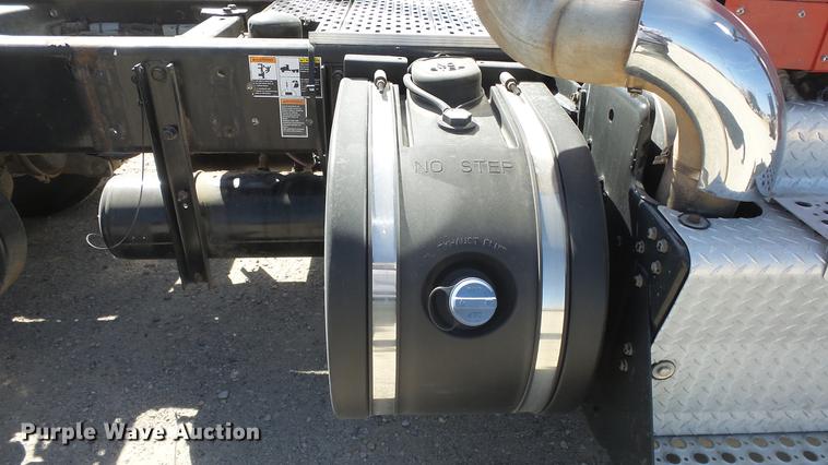 image for item DC0716 2014 Kenworth T660 semi truck