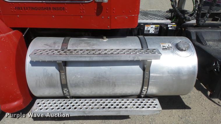 image for item DC0716 2014 Kenworth T660 semi truck