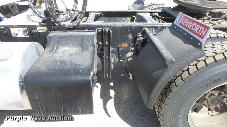 image for item DC0716 2014 Kenworth T660 semi truck