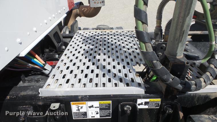 image for item DC0716 2014 Kenworth T660 semi truck