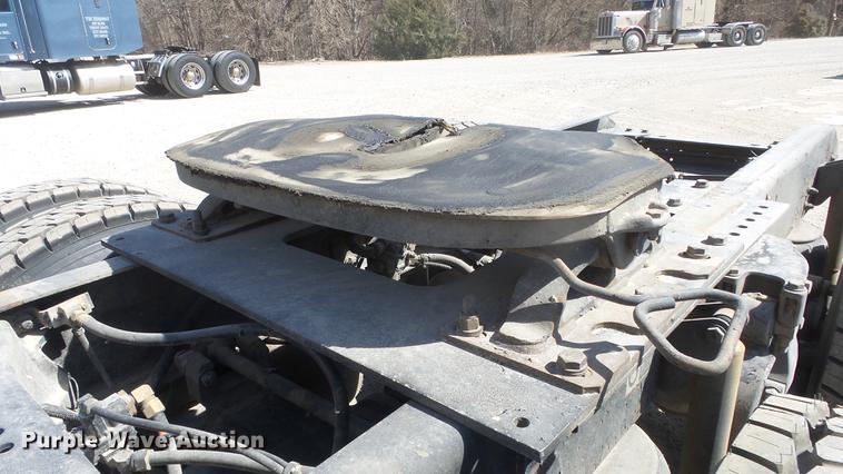 image for item DC0716 2014 Kenworth T660 semi truck