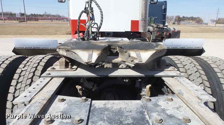 image for item DC0716 2014 Kenworth T660 semi truck