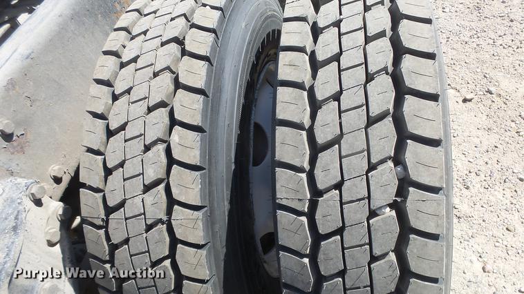 image for item DC0716 2014 Kenworth T660 semi truck