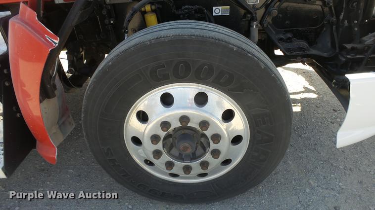 image for item DC0716 2014 Kenworth T660 semi truck