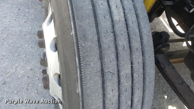 image for item DC0716 2014 Kenworth T660 semi truck