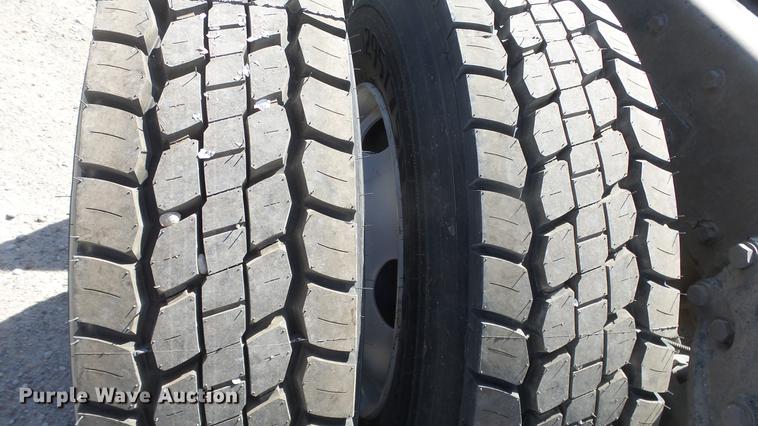 image for item DC0716 2014 Kenworth T660 semi truck