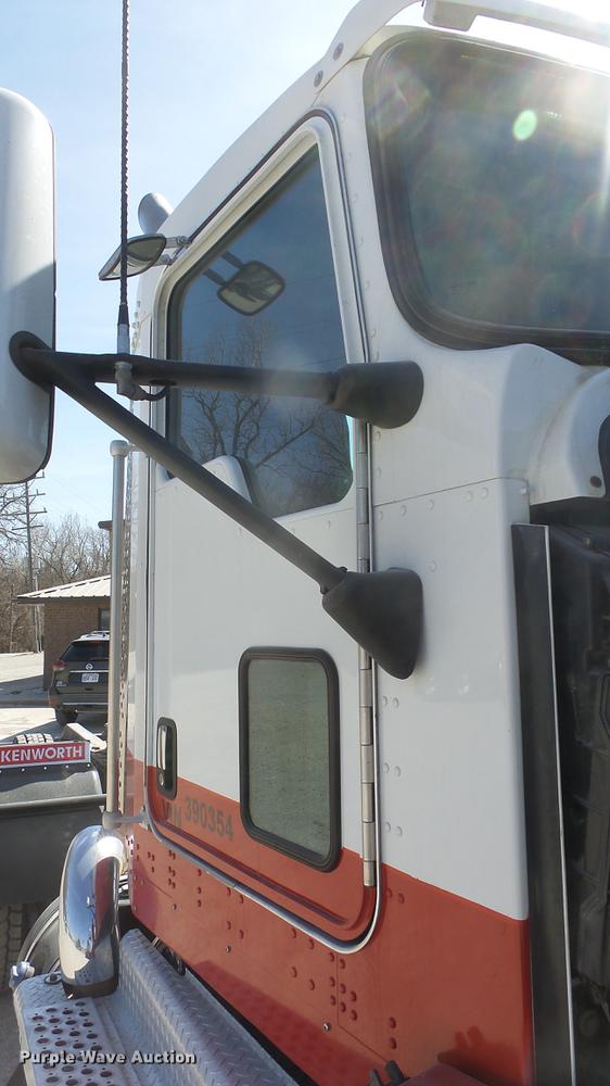 image for item DC0716 2014 Kenworth T660 semi truck