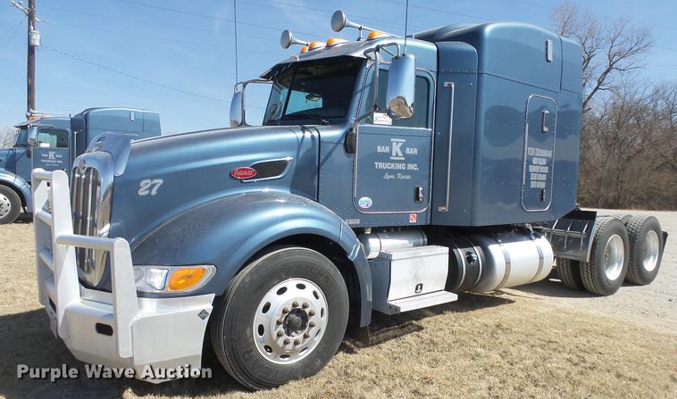 image for item DC0717 2013 Peterbilt 386 semi truck