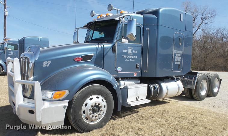 image for item DC0717 2013 Peterbilt 386 semi truck