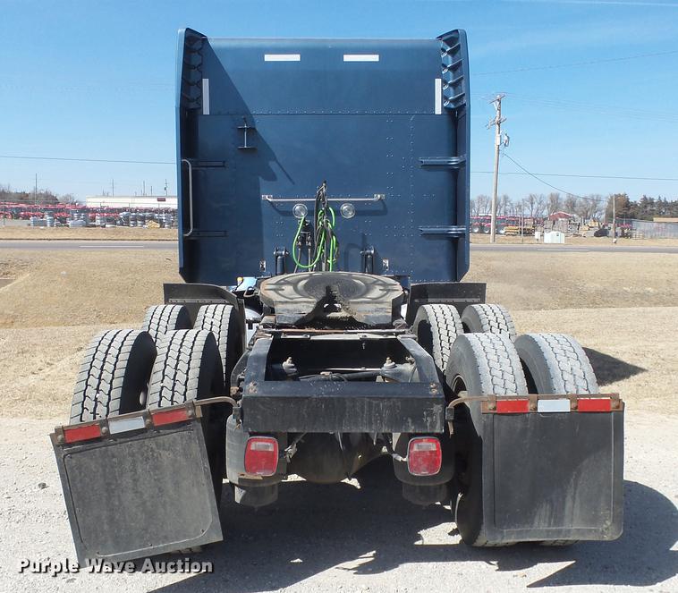 image for item DC0717 2013 Peterbilt 386 semi truck