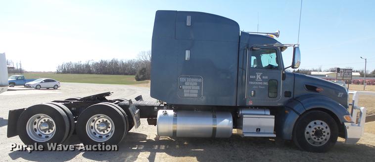 image for item DC0717 2013 Peterbilt 386 semi truck