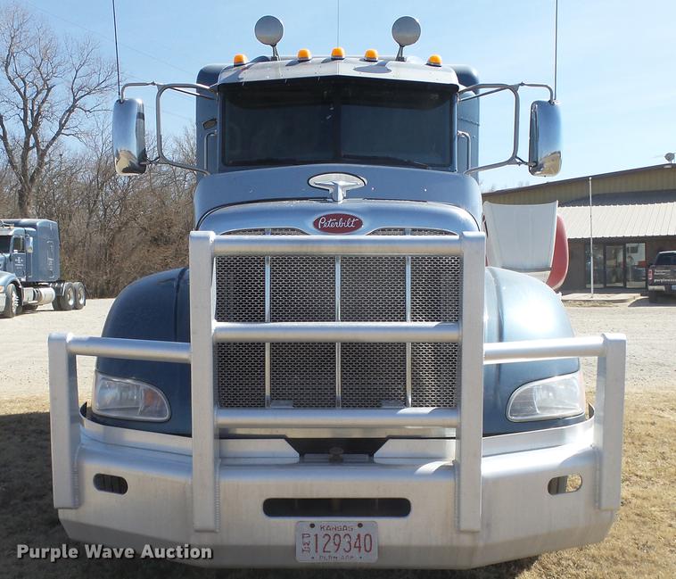 image for item DC0717 2013 Peterbilt 386 semi truck