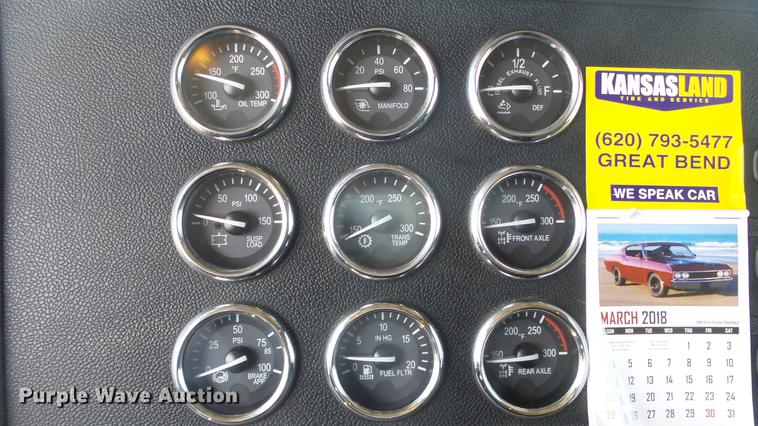 image for item DC0717 2013 Peterbilt 386 semi truck