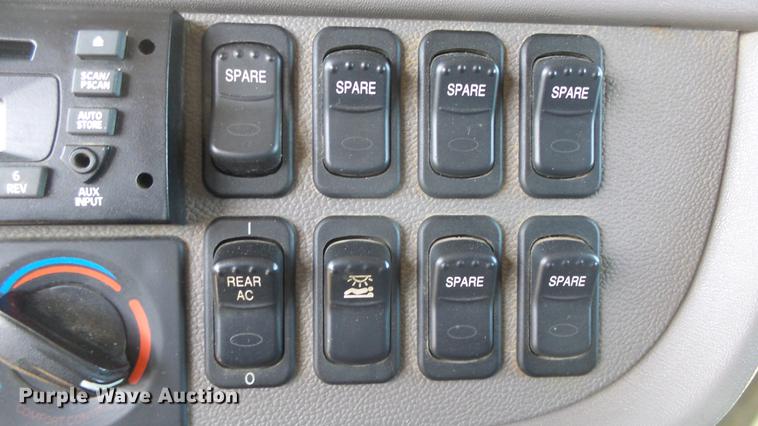 image for item DC0717 2013 Peterbilt 386 semi truck