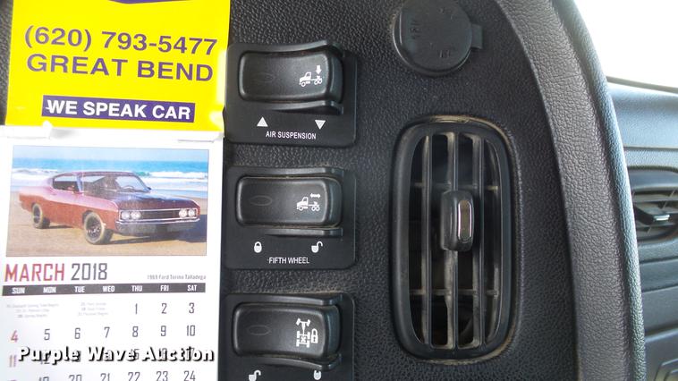 image for item DC0717 2013 Peterbilt 386 semi truck