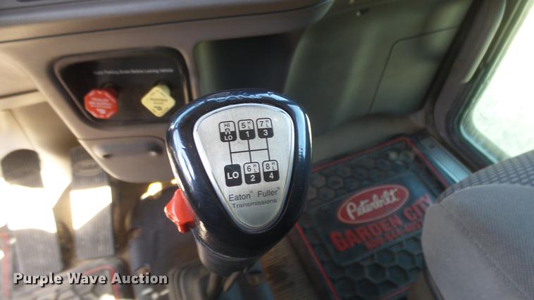 image for item DC0717 2013 Peterbilt 386 semi truck