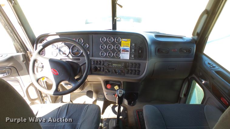 image for item DC0717 2013 Peterbilt 386 semi truck