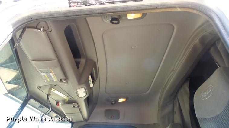 image for item DC0717 2013 Peterbilt 386 semi truck