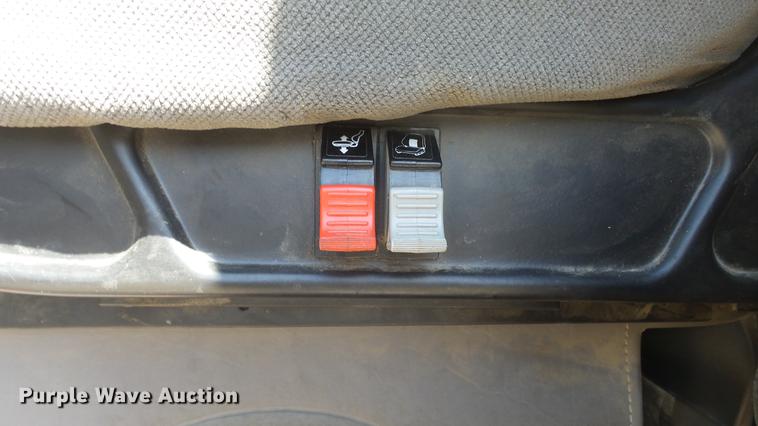 image for item DC0717 2013 Peterbilt 386 semi truck