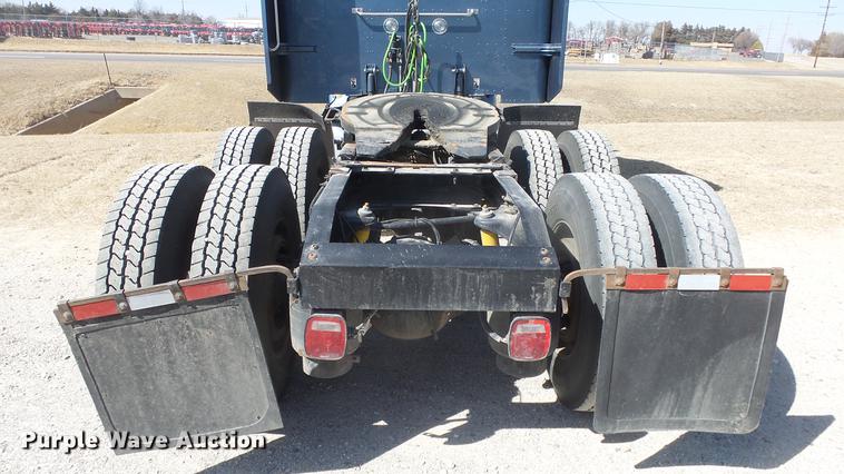 image for item DC0717 2013 Peterbilt 386 semi truck