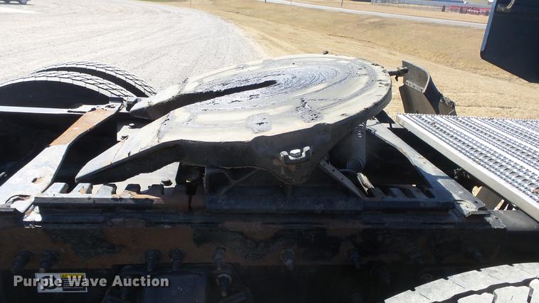 image for item DC0717 2013 Peterbilt 386 semi truck