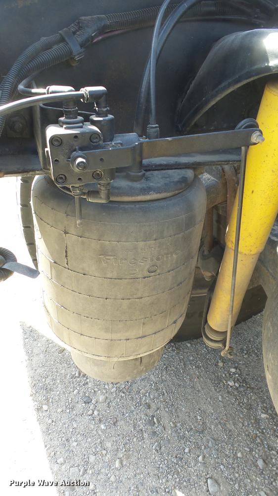 image for item DC0717 2013 Peterbilt 386 semi truck