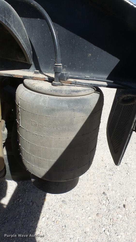 image for item DC0717 2013 Peterbilt 386 semi truck