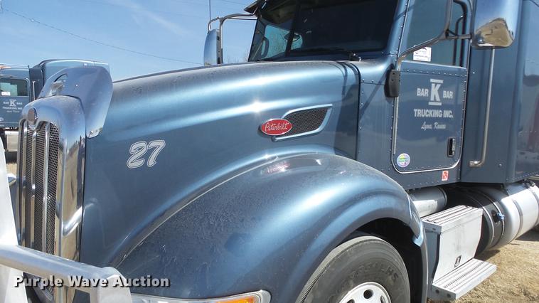 image for item DC0717 2013 Peterbilt 386 semi truck